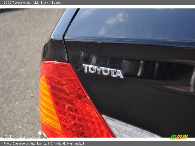 Black / Taupe 2000 Toyota Avalon XLS