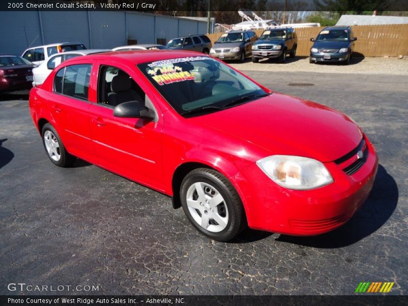 Victory Red / Gray 2005 Chevrolet Cobalt Sedan