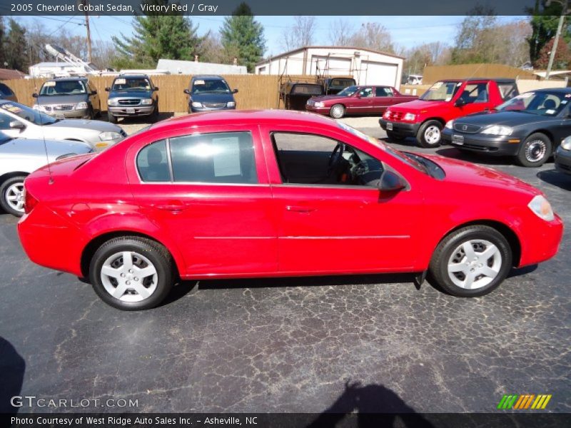 Victory Red / Gray 2005 Chevrolet Cobalt Sedan