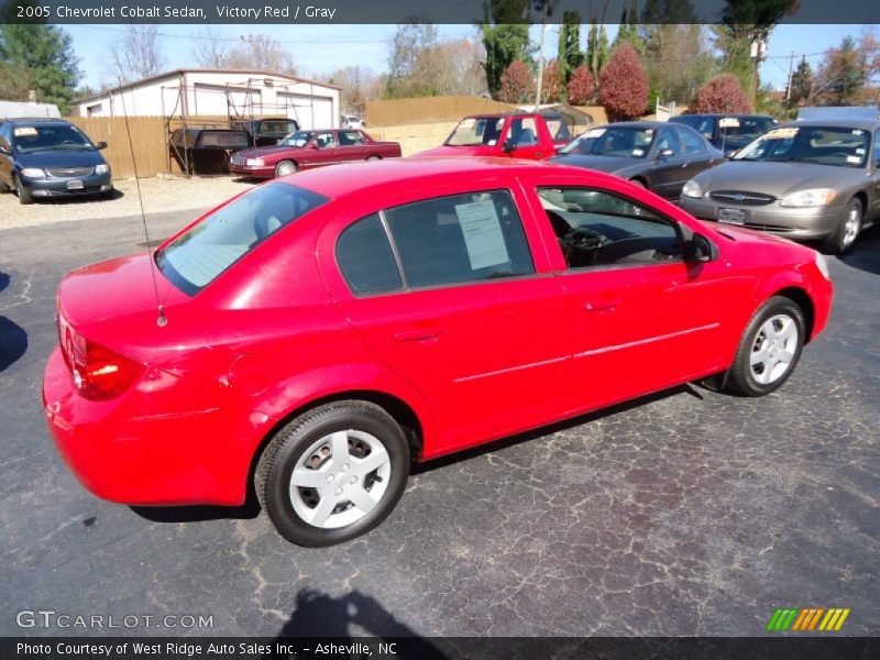 Victory Red / Gray 2005 Chevrolet Cobalt Sedan