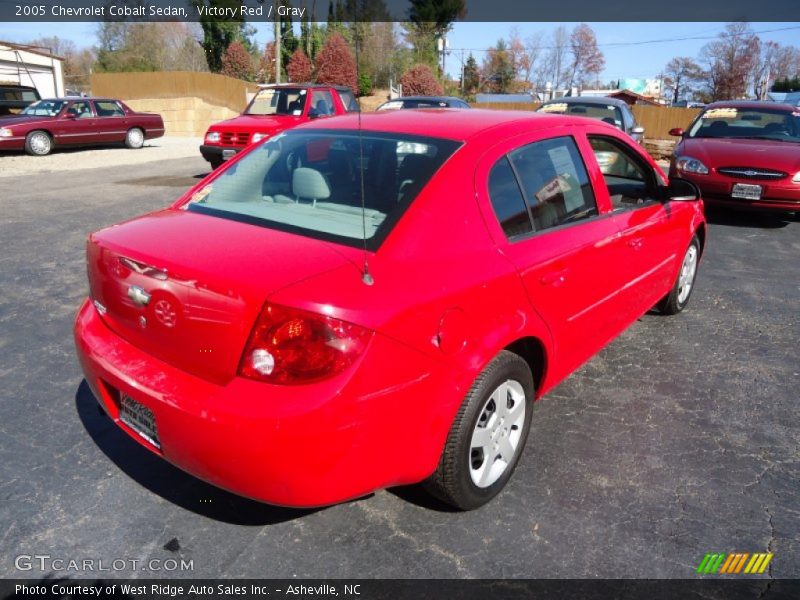 Victory Red / Gray 2005 Chevrolet Cobalt Sedan