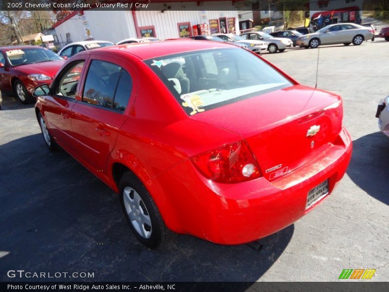 Victory Red / Gray 2005 Chevrolet Cobalt Sedan