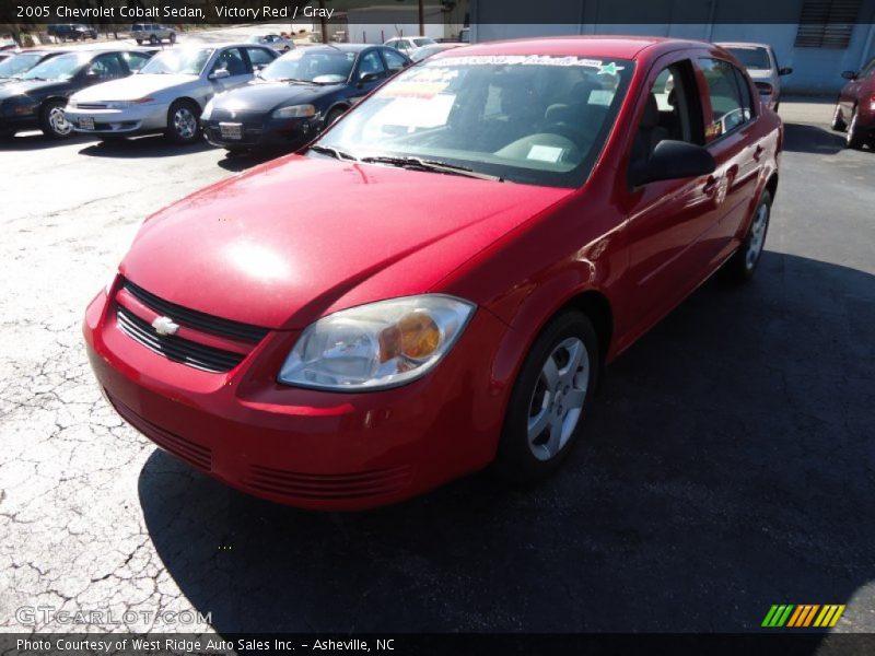 Victory Red / Gray 2005 Chevrolet Cobalt Sedan