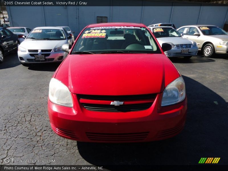 Victory Red / Gray 2005 Chevrolet Cobalt Sedan