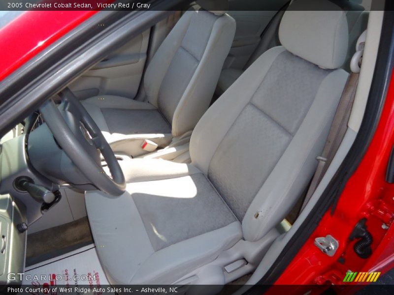 Victory Red / Gray 2005 Chevrolet Cobalt Sedan