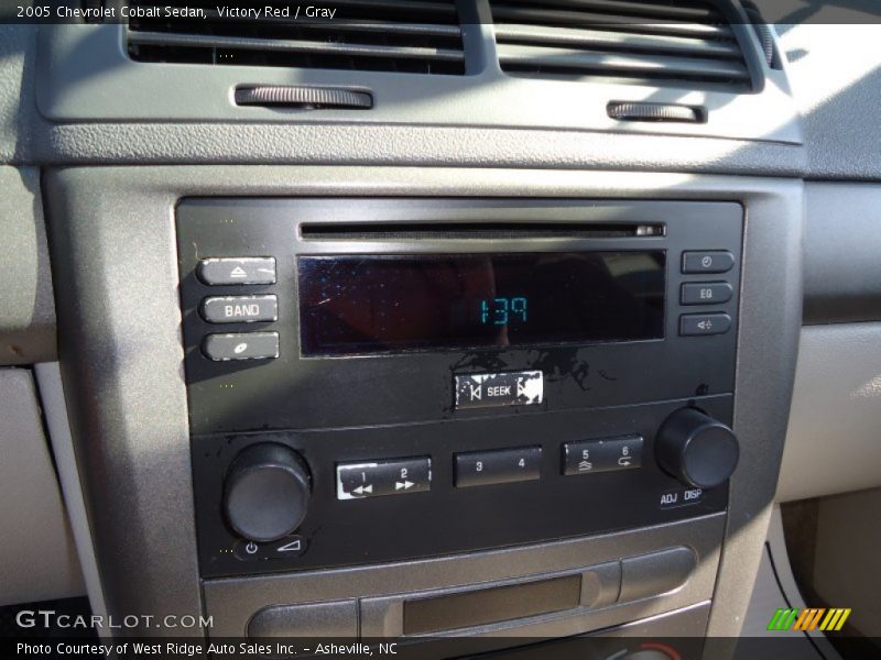 Victory Red / Gray 2005 Chevrolet Cobalt Sedan