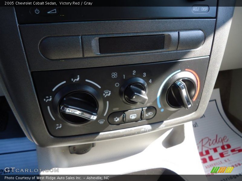 Victory Red / Gray 2005 Chevrolet Cobalt Sedan