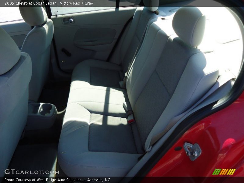 Victory Red / Gray 2005 Chevrolet Cobalt Sedan