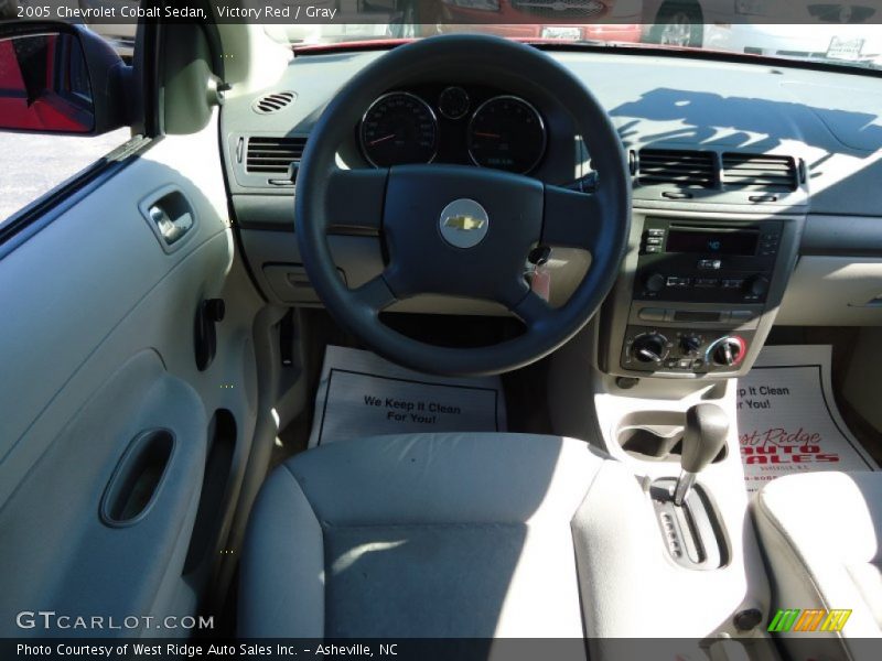 Victory Red / Gray 2005 Chevrolet Cobalt Sedan