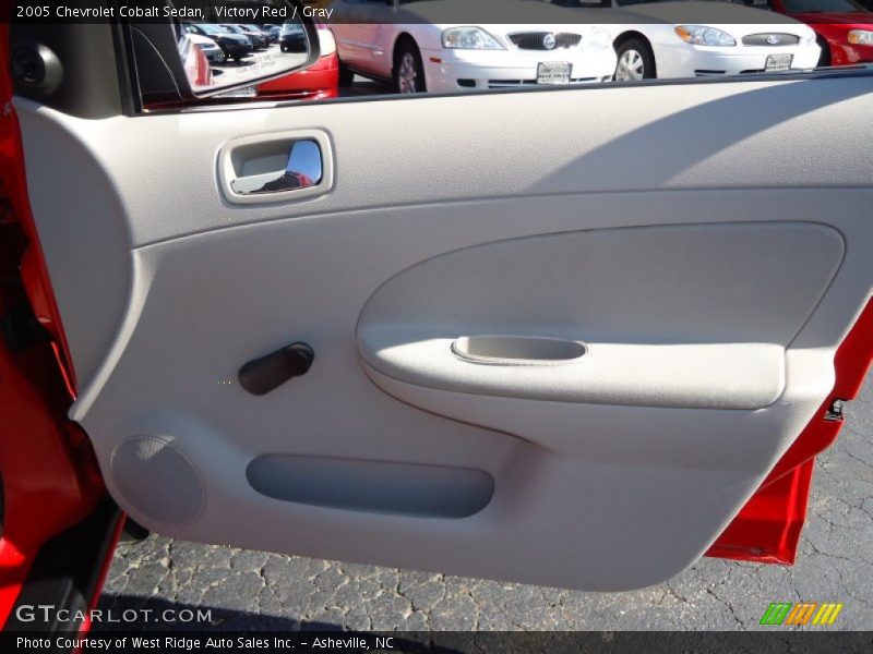 Victory Red / Gray 2005 Chevrolet Cobalt Sedan