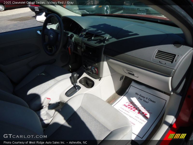 Victory Red / Gray 2005 Chevrolet Cobalt Sedan
