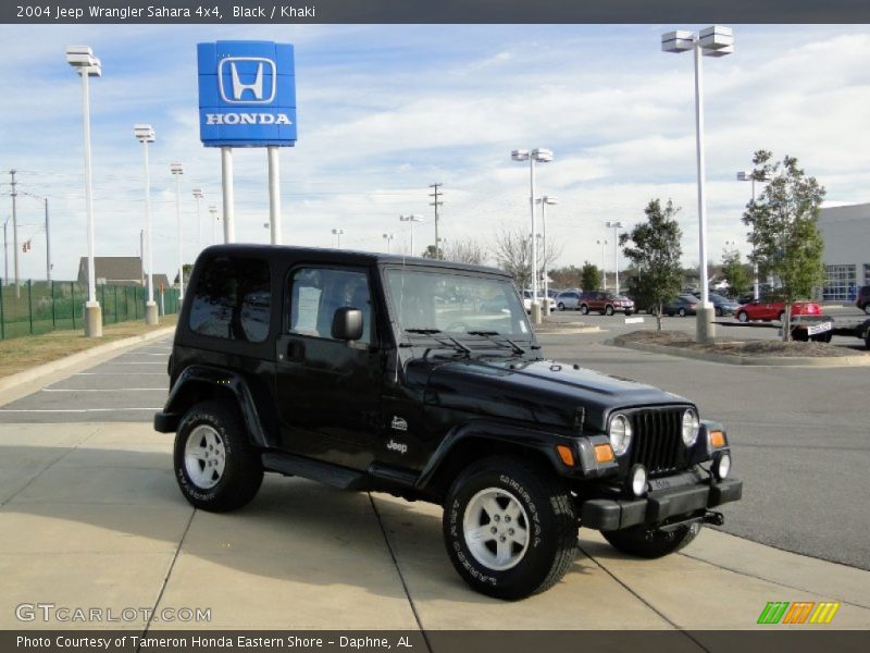 Black / Khaki 2004 Jeep Wrangler Sahara 4x4
