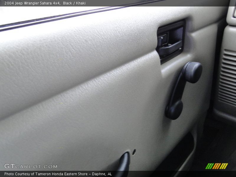 Black / Khaki 2004 Jeep Wrangler Sahara 4x4