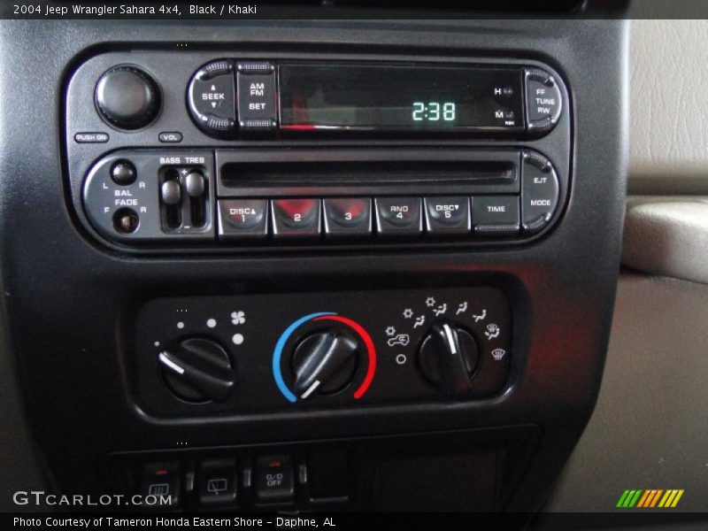 Black / Khaki 2004 Jeep Wrangler Sahara 4x4