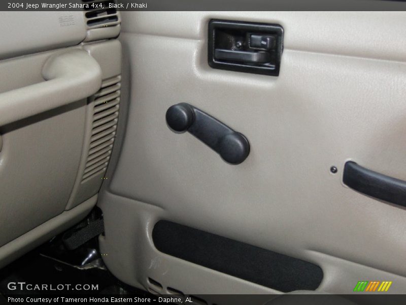 Black / Khaki 2004 Jeep Wrangler Sahara 4x4