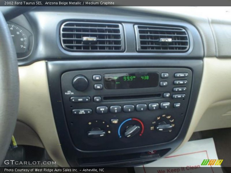 Arizona Beige Metallic / Medium Graphite 2002 Ford Taurus SES