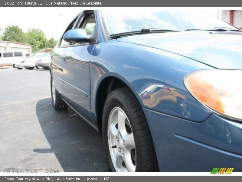 Blue Metallic / Medium Graphite 2002 Ford Taurus SE