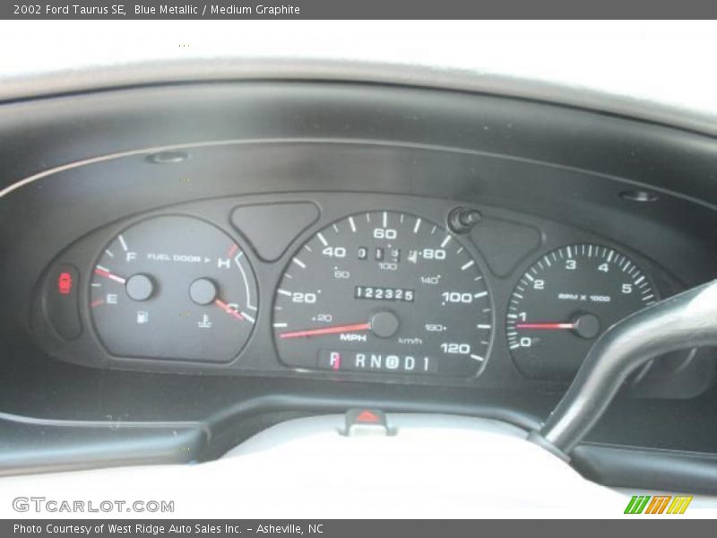 Blue Metallic / Medium Graphite 2002 Ford Taurus SE