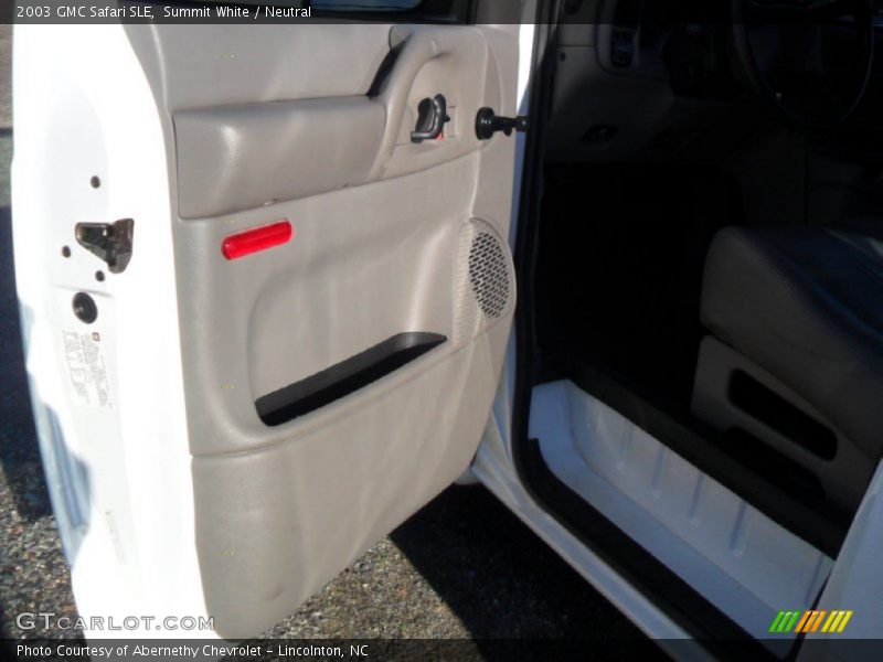 Summit White / Neutral 2003 GMC Safari SLE