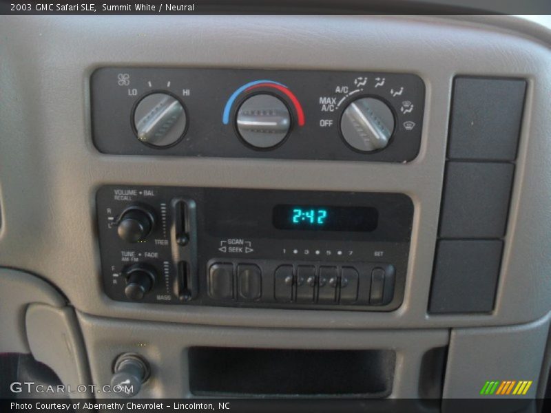 Summit White / Neutral 2003 GMC Safari SLE