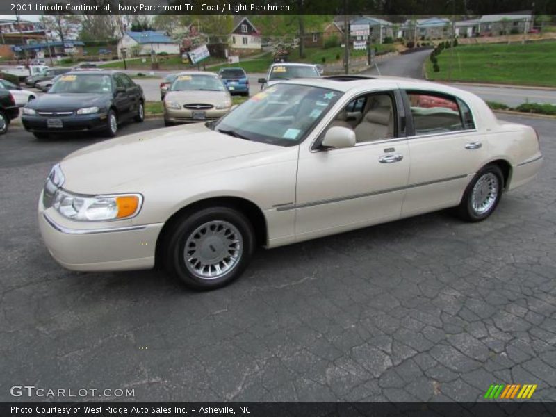 Ivory Parchment Tri-Coat / Light Parchment 2001 Lincoln Continental
