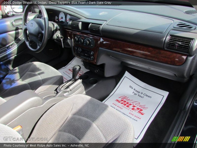 Deep Sapphire Blue Pearl / Dark Slate Gray 2001 Dodge Stratus SE Sedan