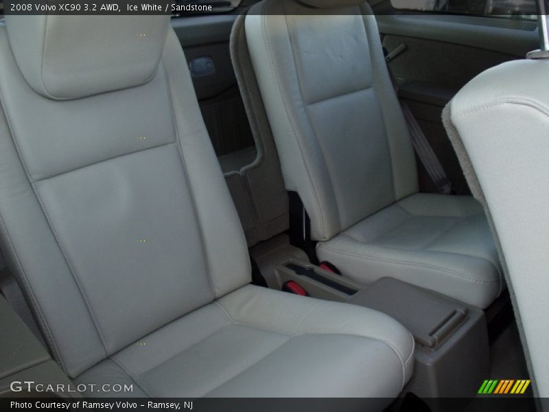 Ice White / Sandstone 2008 Volvo XC90 3.2 AWD