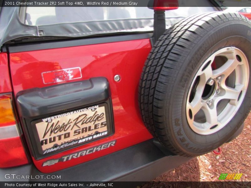 Wildfire Red / Medium Gray 2001 Chevrolet Tracker ZR2 Soft Top 4WD