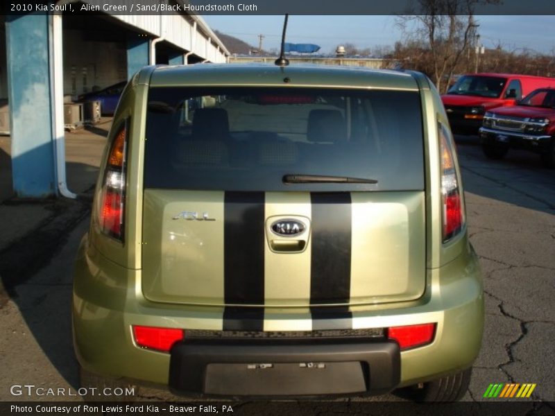 Alien Green / Sand/Black Houndstooth Cloth 2010 Kia Soul !