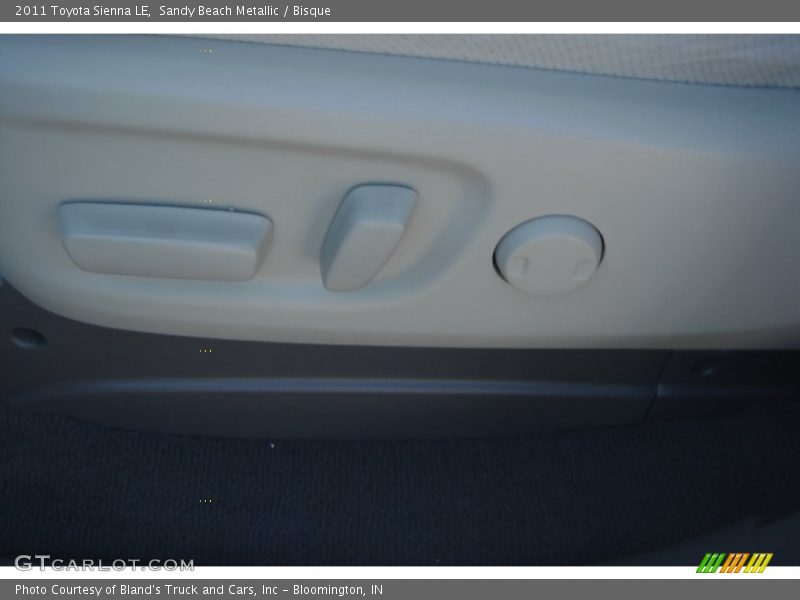 Sandy Beach Metallic / Bisque 2011 Toyota Sienna LE