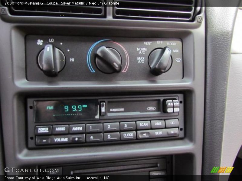 Controls of 2000 Mustang GT Coupe