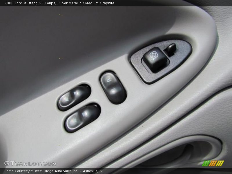 Silver Metallic / Medium Graphite 2000 Ford Mustang GT Coupe