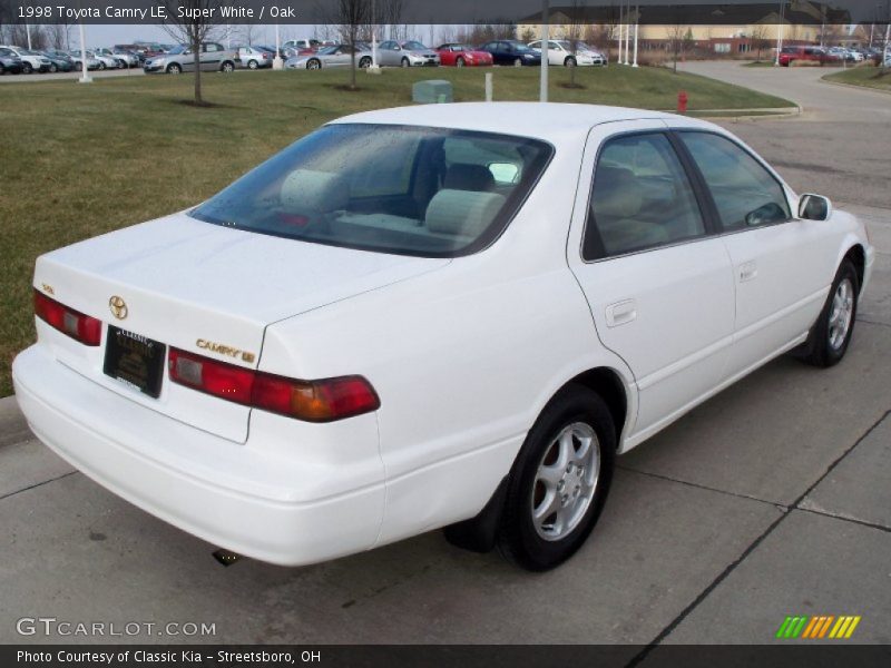 Super White / Oak 1998 Toyota Camry LE