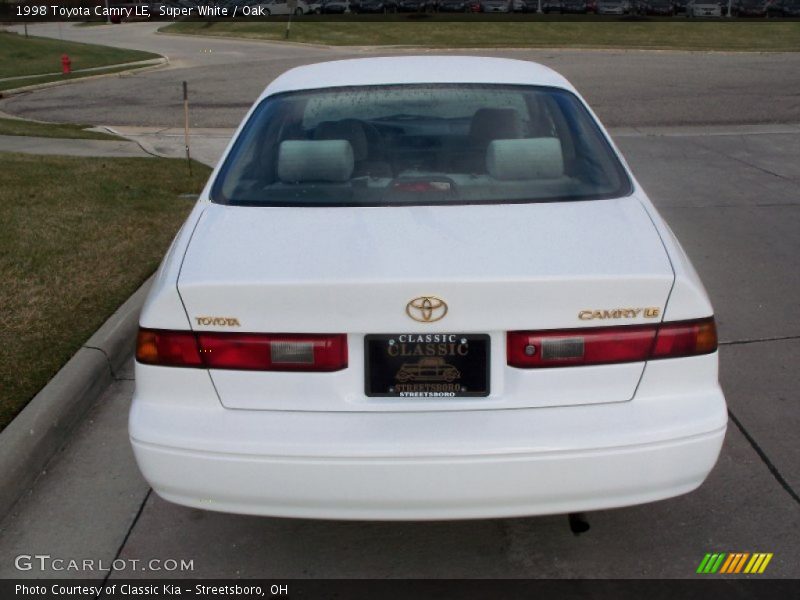Super White / Oak 1998 Toyota Camry LE