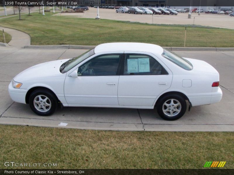 Super White / Oak 1998 Toyota Camry LE