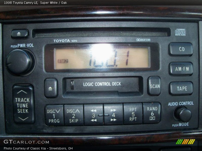 Super White / Oak 1998 Toyota Camry LE