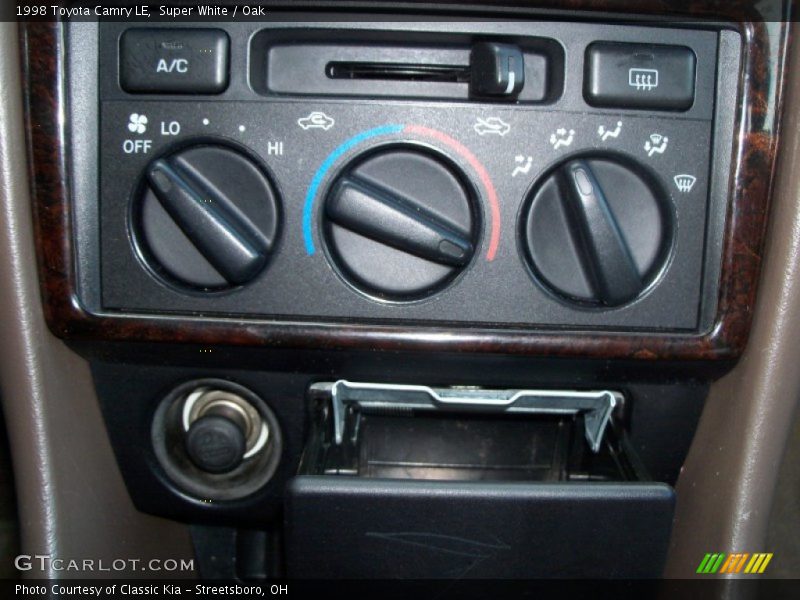 Super White / Oak 1998 Toyota Camry LE
