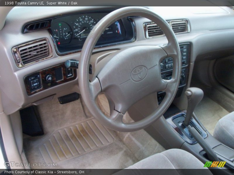 Super White / Oak 1998 Toyota Camry LE