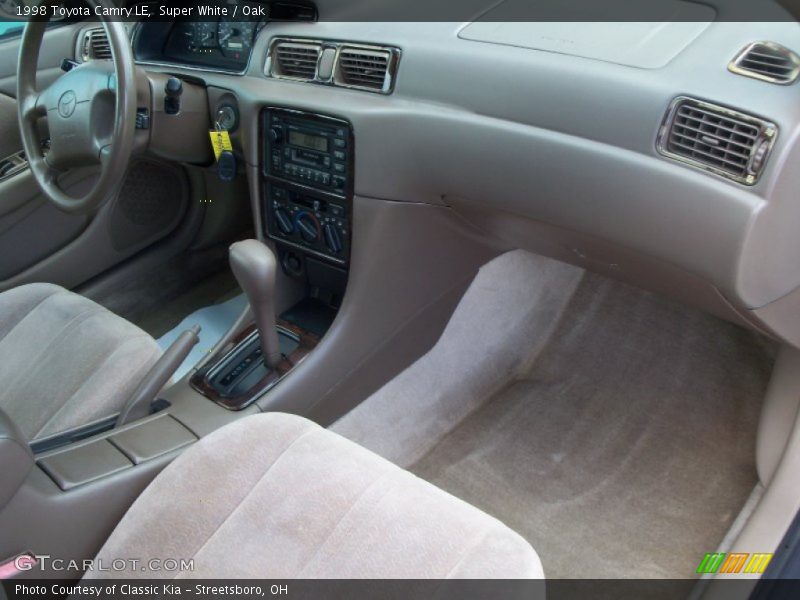 Super White / Oak 1998 Toyota Camry LE