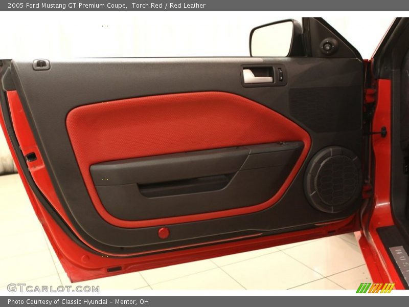 Door Panel of 2005 Mustang GT Premium Coupe