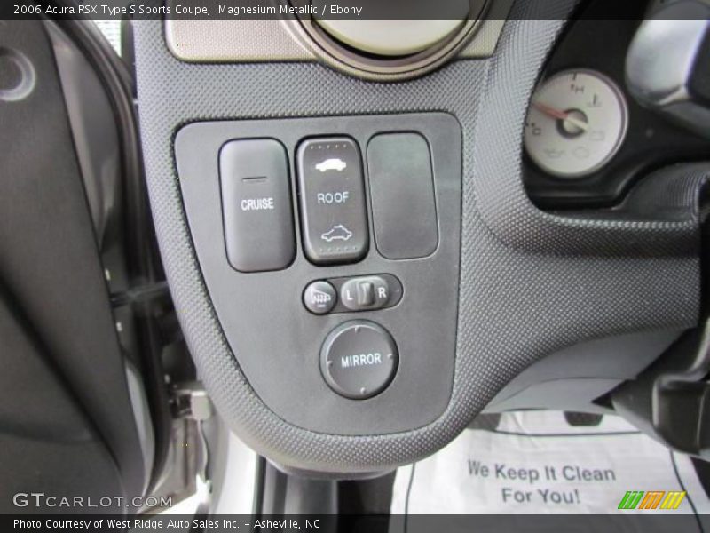 Controls of 2006 RSX Type S Sports Coupe