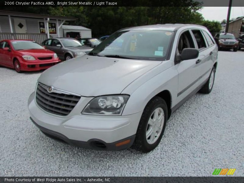 Front 3/4 View of 2006 Pacifica AWD