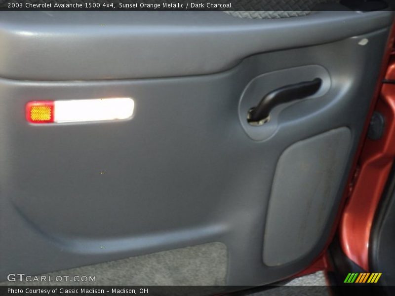 Sunset Orange Metallic / Dark Charcoal 2003 Chevrolet Avalanche 1500 4x4
