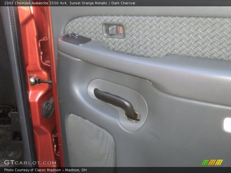 Sunset Orange Metallic / Dark Charcoal 2003 Chevrolet Avalanche 1500 4x4
