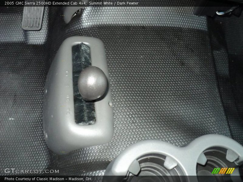 Summit White / Dark Pewter 2005 GMC Sierra 2500HD Extended Cab 4x4