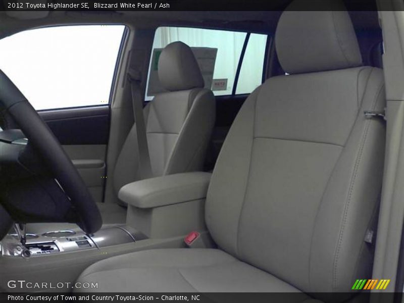 Blizzard White Pearl / Ash 2012 Toyota Highlander SE