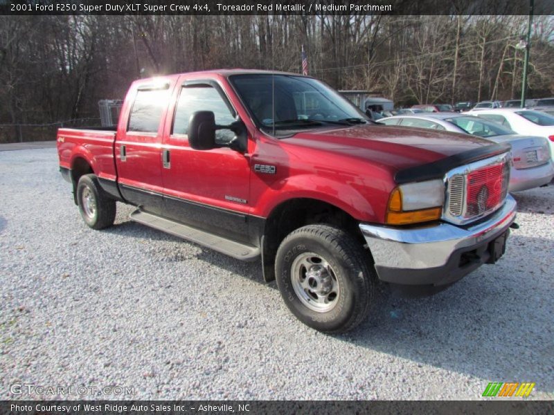 Toreador Red Metallic / Medium Parchment 2001 Ford F250 Super Duty XLT Super Crew 4x4