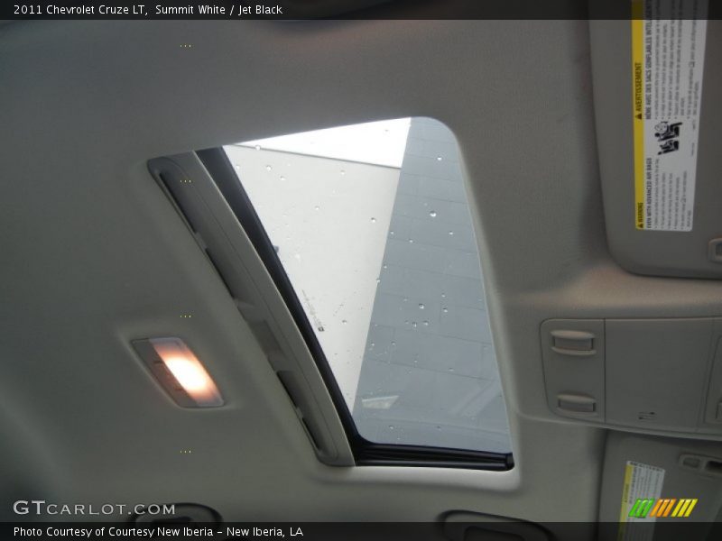 Summit White / Jet Black 2011 Chevrolet Cruze LT