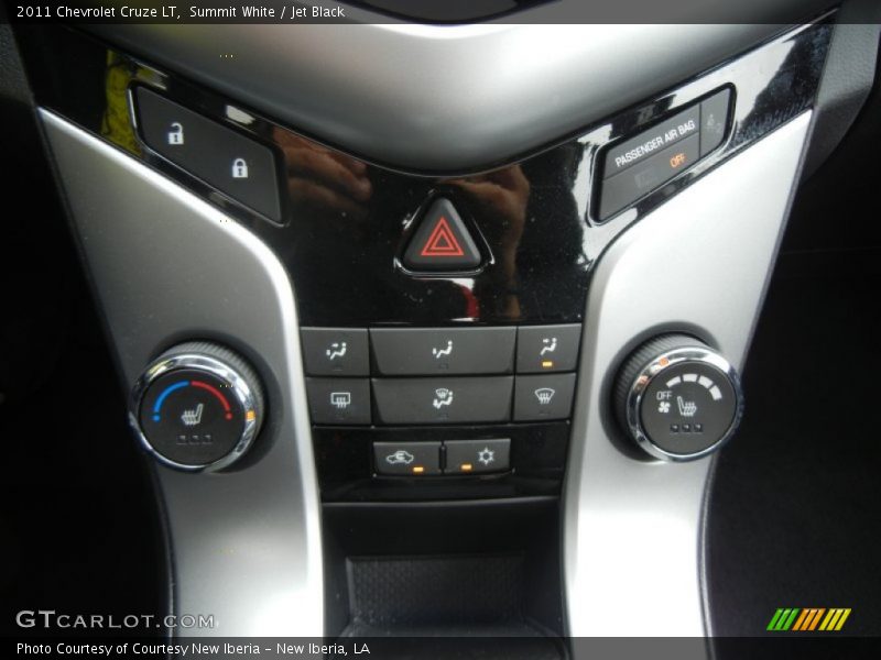 Summit White / Jet Black 2011 Chevrolet Cruze LT