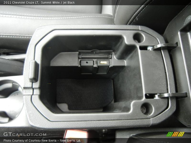 Summit White / Jet Black 2011 Chevrolet Cruze LT